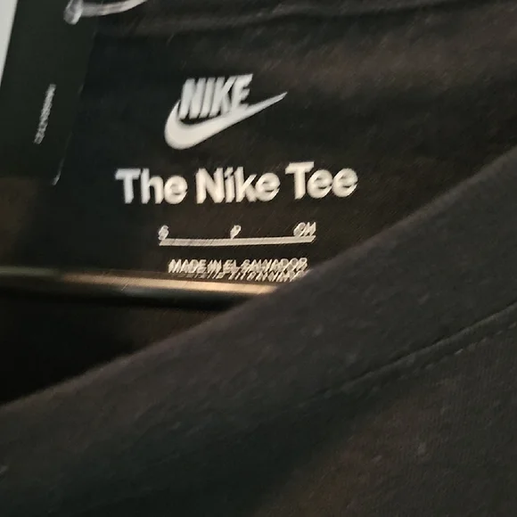 Nike Black T-Shirt with White Logo - Picture 2 of 4